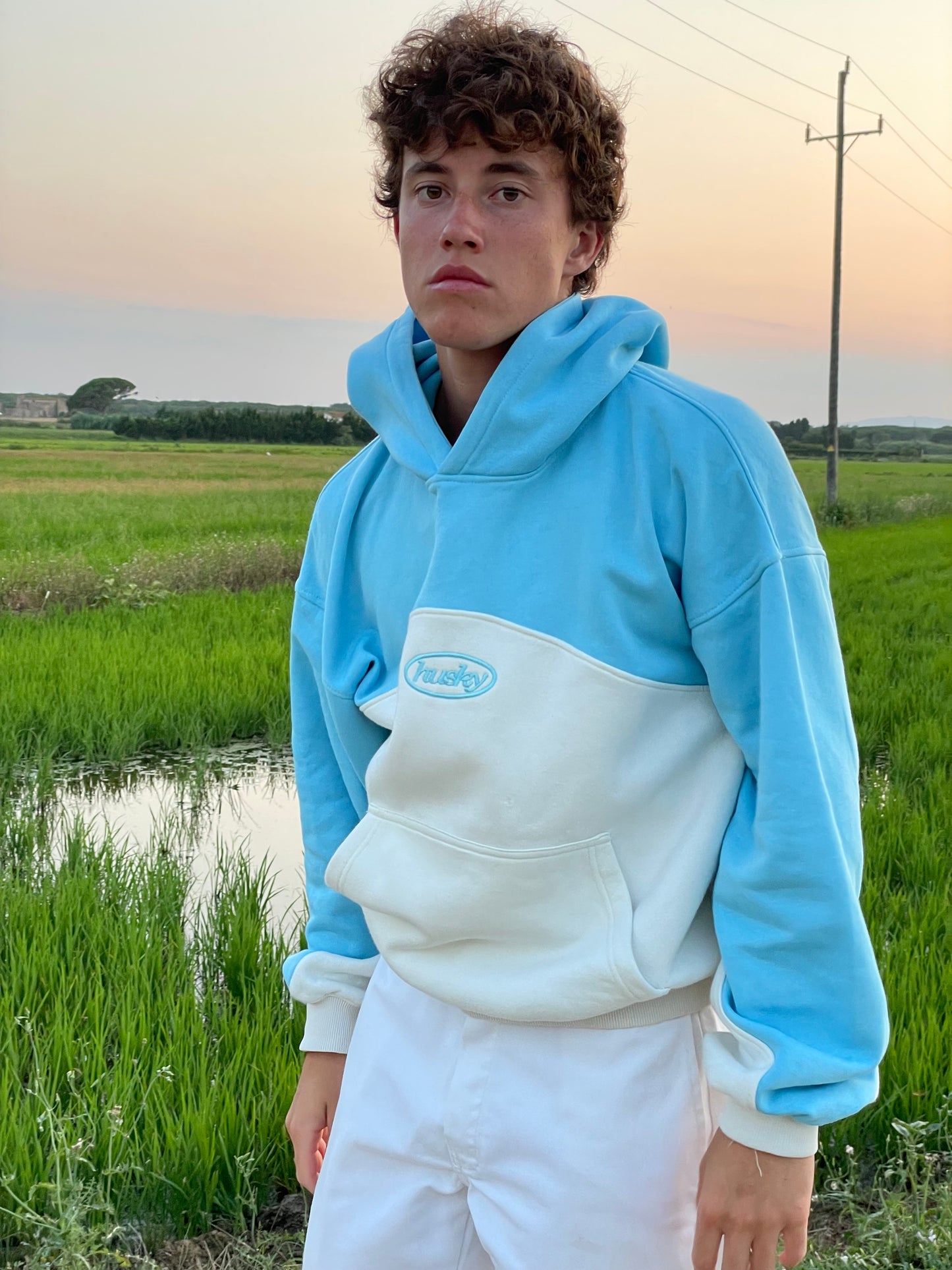 SUDADERA MADE FROM SCRATCH WHITE & BLUE